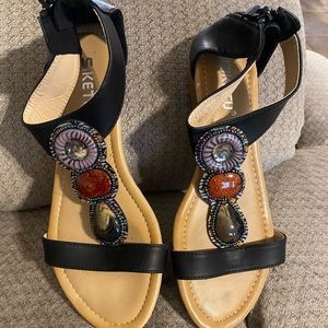 Black bead accent T-strap womens sandals